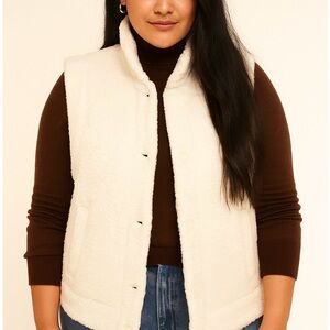 NWT Aerie Cream sherpa Lined Vest size XL